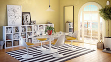 Load image into Gallery viewer, Saarinen Tulip Chair ES226 2
